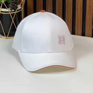 Casquette Hermès Éition Blanche – Pureté et Accents Orange